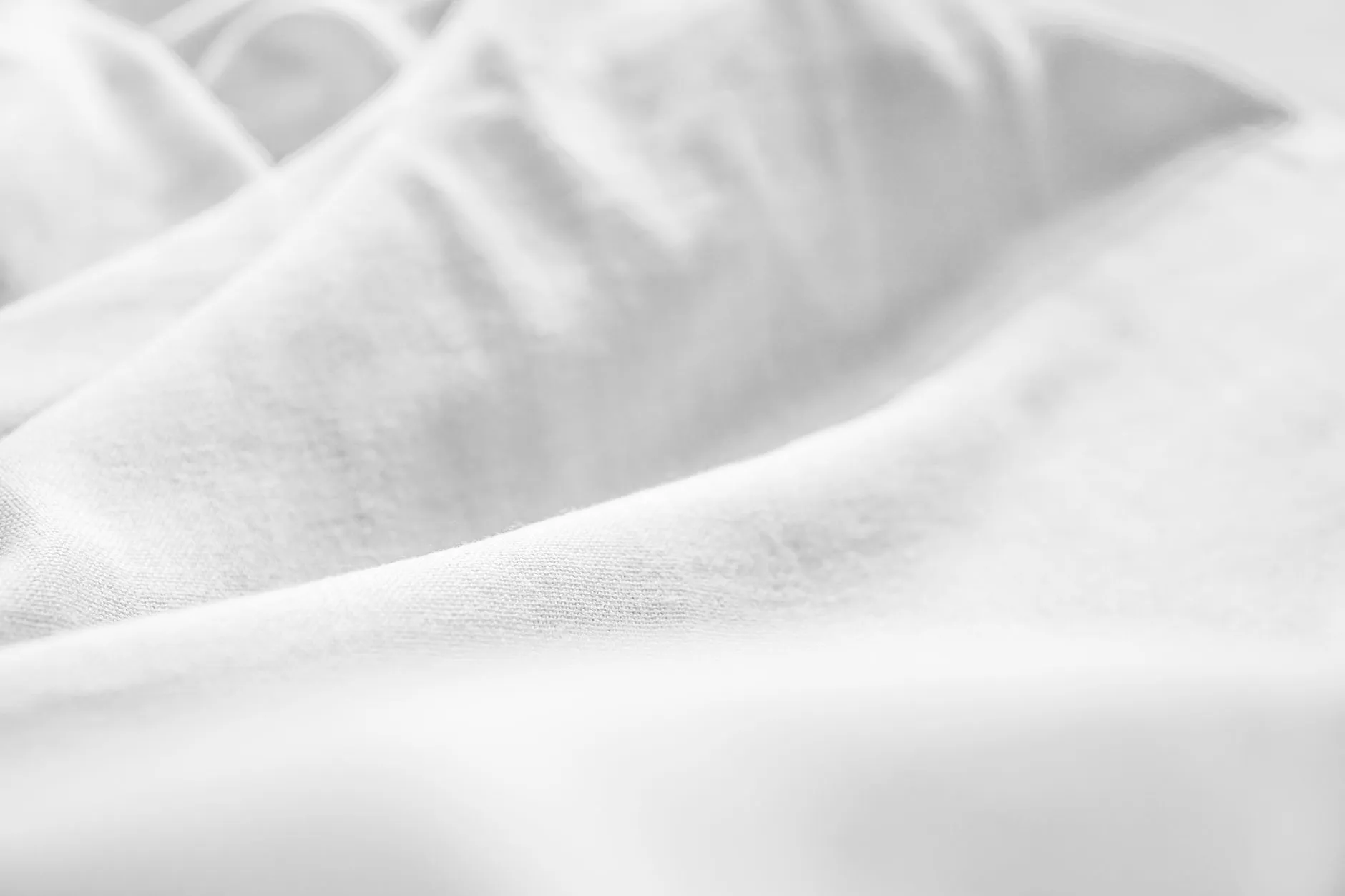 2025冬季女装批发市场趋势:羽绒服与双面呢大衣的选品策略正文配图 1